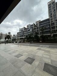 UE Square (D9), Retail #551231251